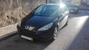 Peugeot Hdi 5 portas Fevereiro/06 - à venda -