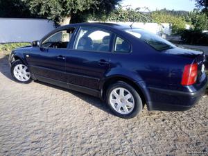 VW Passat 1,9tdi C topNacional Março/99 - à venda -