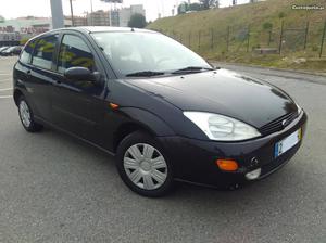 Ford Focus  ambiente Março/02 - à venda - Ligeiros