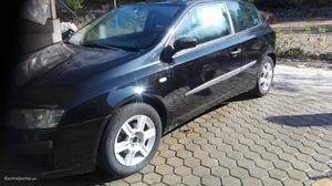 Fiat Stilo 1.2 A/C 6 velc. Julho/02 - à venda - Ligeiros