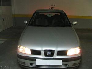 Seat Ibiza 1.0 Signo 50 cv Maio/00 - à venda - Ligeiros