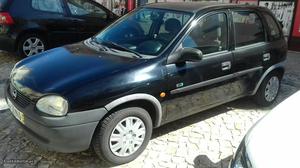 Opel Corsa  com direcção assistida Abril/99 - à