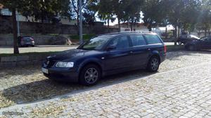 VW Passat Carrinha c / AC Junho/98 - à venda - Ligeiros