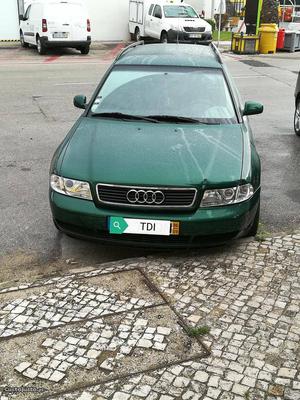 Audi A4 carrinha Setembro/96 - à venda - Ligeiros