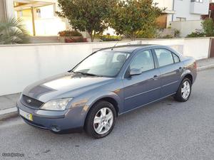 Ford Mondeo v Impecavél Fevereiro/01 - à venda -