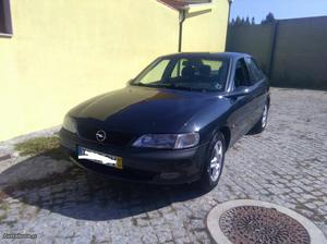 Opel Vectra 1.7 td 5 lugares Junho/96 - à venda - Ligeiros