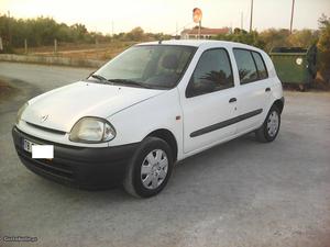 Renault Clio 1,2unicdononegciavel Junho/99 - à venda -