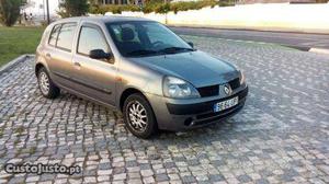 Renault Clio v Fevereiro/03 - à venda - Ligeiros
