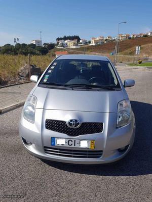 Toyota Yaris 1.4 D4D Disel Novembro/06 - à venda - Ligeiros