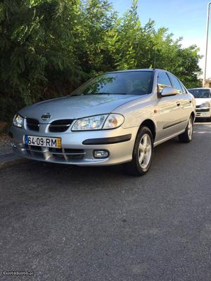 Nissan Almera 1.5 QX Agosto/01 - à venda - Ligeiros