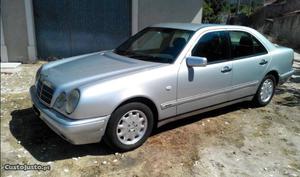 Mercedes-Benz E 220 Eleg 6 cil. cc Fevereiro/97 - à