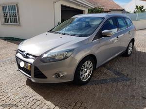 Ford Focus titanium Dezembro/11 - à venda - Ligeiros