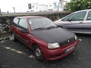 Renault Clio Coupe Dezembro/94 - à venda - Ligeiros