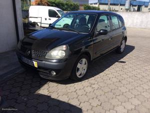 Renault Clio previlege Junho/02 - à venda - Ligeiros