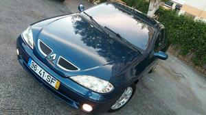 Renault Mégane 1.4i 16v coupe Julho/01 - à venda -