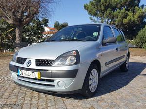 Renault Clio 1.2 RN 16V  Abril/02 - à venda - Ligeiros