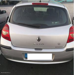 Renault Clio conford Outubro/05 - à venda - Ligeiros