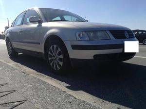 VW Passat 1.9 TDI Outubro/99 - à venda - Ligeiros