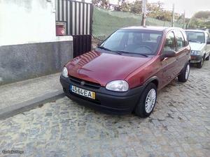 Opel Corsa 5 portas Julho/95 - à venda - Ligeiros