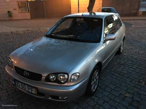 Toyota Corolla Hatchback Março/00 - à venda - Ligeiros