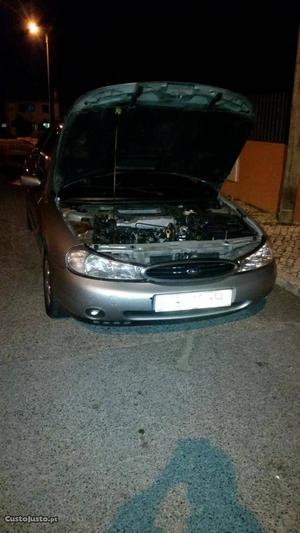 Ford Mondeo 1.9td ghia Abril/97 - à venda - Ligeiros