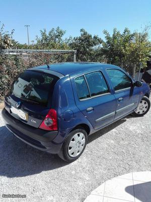 Renault Clio 1.2 gasolina Abril/02 - à venda - Ligeiros