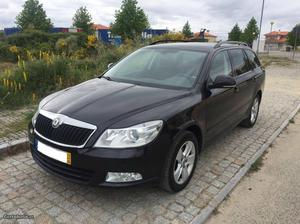 Skoda Octavia TDi Break SportLine Junho/10 - à venda -