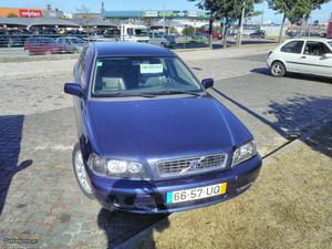 Volvo V40 Diesel Fevereiro/03 - à venda - Ligeiros