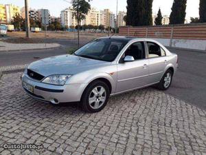 Ford Mondeo 2.0 TDCI Ghia Abril/01 - à venda - Ligeiros