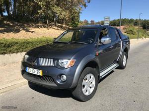 Mitsubishi L200 strakar Dezembro/09 - à venda - Pick-up/