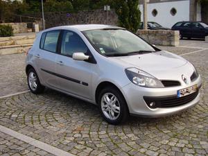 Renault Clio v 102 mil km Julho/06 - à venda -