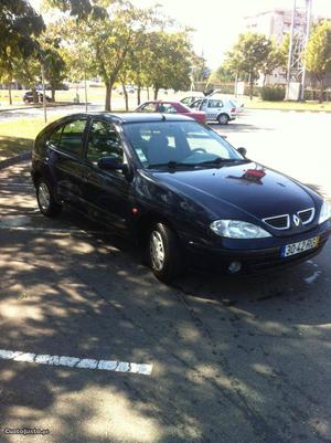 Renault Mégane 19 d comercial Outubro/98 - à venda -