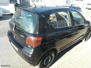 Toyota Yaris d4d Dezembro/04 - à venda - Ligeiros