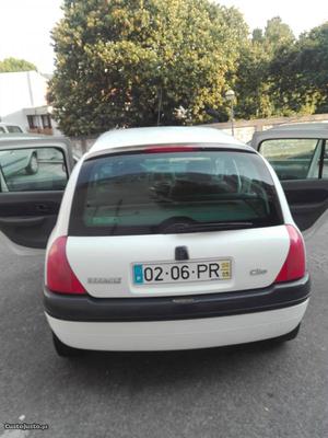 Renault Clio 1.2 Setembro/00 - à venda - Ligeiros