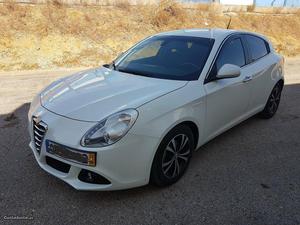 Alfa Romeo Giulietta 1.6 jtdm Julho/12 - à venda - Ligeiros