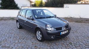 Renault Clio v Como Novo Agosto/01 - à venda -