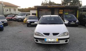 Renault Mégane 1.4 C/D assistida Outubro/00 - à venda -