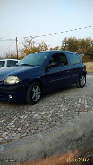 Renault Clio 1.2 rxe com a.c Dezembro/00 - à venda -