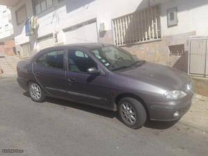 Renault Mégane 1.0 Agosto/99 - à venda - Ligeiros