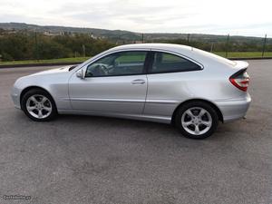 Mercedes-Benz C 200 sportcoupe 136cv Novembro/05 - à venda