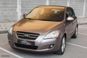 Kia Ceed 1.6 CRDI 115CV Março/07 - à venda - Ligeiros