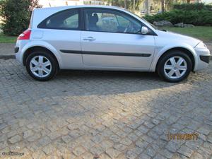 Renault Mégane 1.5 DCI 80CV C/AC Maio/06 - à venda -