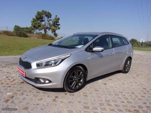 Kia Ceed sw 1.6 crdi Maio/13 - à venda - Ligeiros