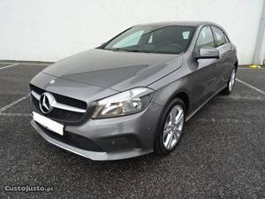 Mercedes-Benz A 180 D Urban Maio/17 - à venda - Ligeiros