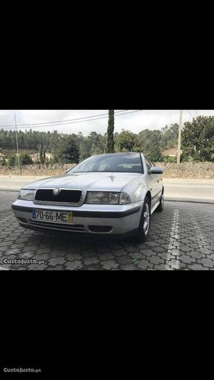 Skoda Octavia SR  CV Dezembro/98 - à venda -