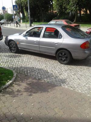 Ford Mondeo 1. 8 TD Agosto/98 - à venda - Ligeiros