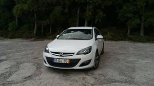 Opel Astra Sportstourer Setembro/15 - à venda - Ligeiros