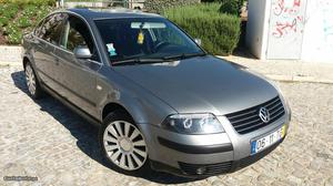 VW Passat 130cvs m6 Março/02 - à venda - Ligeiros