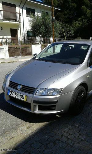 Fiat Stilo 3 Portas Gasolina 1.6i 16v Dezembro/01 - à venda