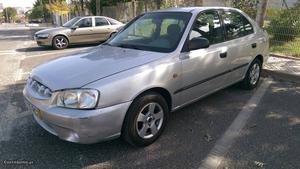 Hyundai Accent V Maio/01 - à venda - Ligeiros